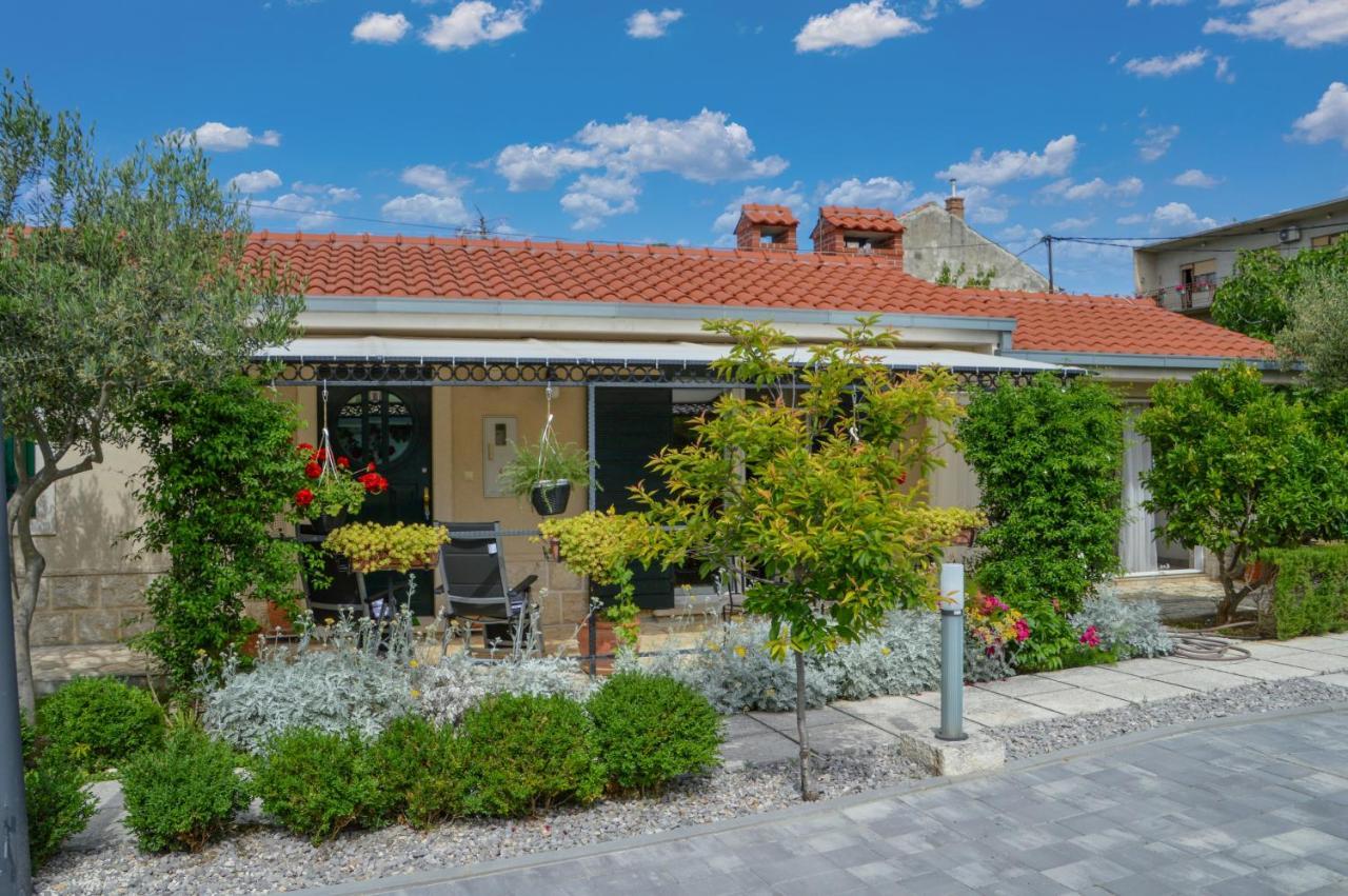 Issa Holiday Home - 3 Min Walk To Beach Kastela Luaran gambar